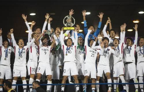 Sport Bilder des Tages (181111) -- TEHRAN, Nov. 11, 2018 -- Players of Kashima Antlers celebrate at the awarding ceremony after the AFC Champions League final match between Japan s Kashima Antlers and Iran s Persepolis FC in Azadi Stadium in Tehran, Iran, Nov. 10, 2018. Kashima Antlers secured a 0-0 draw to win the final match 2-0 on aggregate. ) (SP)IRAN-TEHRAN-AFC CHAMPIONS LEAGUE-FINAL AhmadxHalabisaz 