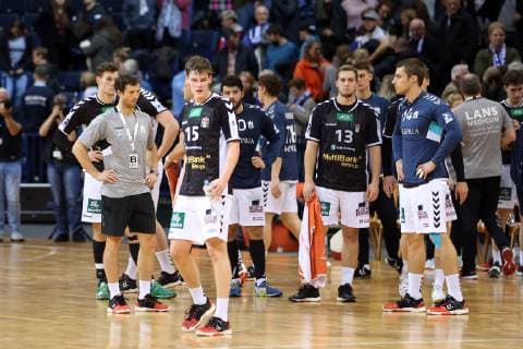Handball Handball 2.Liga 2018 2019 - Handball Sportverein Hamburg vs. HSG Nordhorn-Lingen Trainer Torsten Jansen (Hamburg), zweiter von links, Enttäuschung,nach dem Spiel Barclay Card Arena Hamburg