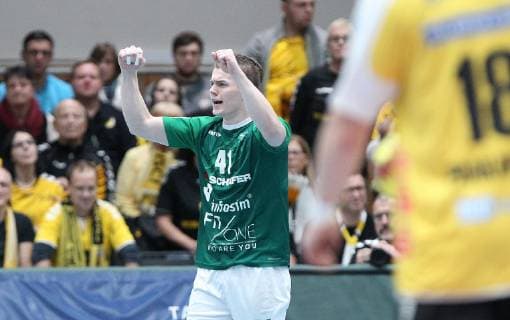 v.li.: Fin Backs (DJK Rimpar Wölfe) jubelt, DKB 2. Handball-Bundesliga, DJK Rimpar Wölfe - HSC 2000 Coburg,