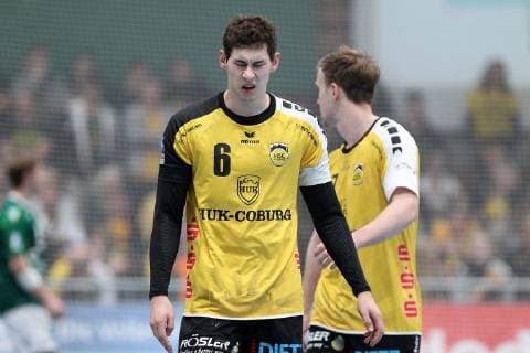 v.li.: Maximilian Jaeger (HSC 2000 Coburg) enttäuscht schauend, Enttäuschung, disappointed, DKB 2. Handball-Bundesliga, DJK Rimpar Wölfe - HSC 2000 Coburg,