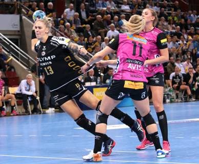 11.11.2018, Deutschland, Bietigheim, Handball Champions-League Frauen Gruppenphase 5. Spieltag Saison 2018 2019 SG BBM Bietigheim vs. Vipers Kristiansand: am Ball Luisa Schulze (BBM)