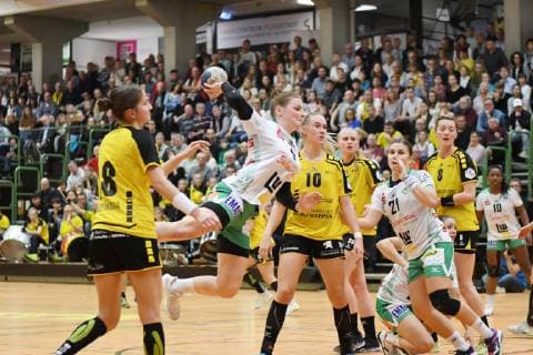 Annika Blanke (Frisch Auf Goeppingen) bei einem Angriff, TV Nellingen vs. Frisch Auf Goeppingen, Handball Bundesiga Frauen, 7. Spieltag, 11.11.2018, TV Nellingen vs. Frisch Auf Goeppingen, Handball Bundesiga Frauen, 7. Spieltag, 11.11.2018 Nellingen Copyright: xEIBNER Florian_Schustx EP_SCHUST