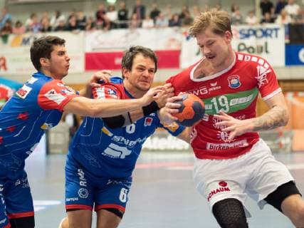 19 Markus Stegefelt (TV 05 07 Huettenberg), geht in den Zweikampf und kann sich durchsetzen, HBW Balingen-Weilstetten vs TV 05 07 Huettenberg, Handball, 2. Bundesliga, Herren, Saison 2018 2019, 11.10.2018, HBW Balingen-Weilstetten vs TV 05 07 Huettenberg, Handball, 2. Bundesliga, Herren, Saison 2018 2019, 11.10.2018 Balingen Copyright: xEIBNER NicolasxWoernx EP_NWN