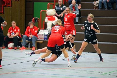 SSP, Neurotthalle Ketsch, Kurpfalz Baeren - SG H2Ku Herrenberg, Herrenberg: 22 Carolin Tuc, 43 Freya Stonawski Ketsch: 3 Sina Michels, 22 Saskia Fackel, Lenhardt Eibner GER, 2.Liga , Kurpfalz Baeren -SG H2Ku Herrenberg, 11.11.18 Ketsch