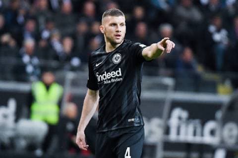 11.11.2018, xpsx, Fussball 1.Bundesliga, Eintracht Frankfurt - FC Schalke 04 emspor, v.l. Ante Rebic (Eintracht Frankfurt) (DFL DFB REGULATIONS PROHIBIT ANY USE OF PHOTOGRAPHS as IMAGE SEQUENCES and or QUASI-VIDEO) Frankfurt am Main