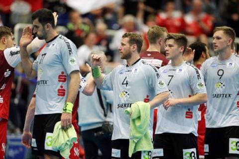 v.l. Janko Bozovic (Emsdetten 77), Merten Krings (Emsdetten 4), Merten Krings (Emsdetten 4) und Karl Toom (Emsdetten 8) klatschen sich nach dem Spiel mit den Essener Spielern ab beim Spiel TUSEM Essen vs. TV Emsdetten, Handball, 2. Bundesliga, 11.11.2018 TUSEM Essen vs. TV Emsdetten, Handball, 2. Bundesliga, 11.11.2018 Essen Copyright: xEIBNER MarioxHommesx EP_MHS
