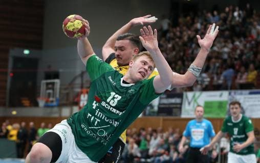 v.li.: Michael Schulz (DJK Rimpar Wölfe), Marcel Timm (HSC 2000 Coburg), DKB 2. Handball-Bundesliga, DJK Rimpar Wölfe - HSC 2000 Coburg,