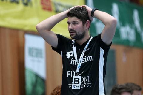 v.li.: Trainer Dr. Matthias Obinger (DJK Rimpar Wölfe) enttäuscht schauend, Enttäuschung, disappointed, DKB 2. Handball-Bundesliga, DJK Rimpar Wölfe - HSC 2000 Coburg,