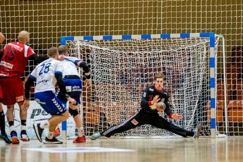 Joel Birlehm 35 (TuS N-Luebbecke) im Tor waehrend der DKB Handball 2. Bundesliga Begegnung zwischen Dessau-Rosslauer HV 06 und TuS N-Luebbecke in der Anhalt Arena am 11. November, 2018 in Bauhausstadt Dessau, Sachsen Anhalt (Saxony Anhalt), Deutschland (Germany) (Eibner Hartmut Boesener) HB-2BL Dessau-Rosslauer HV 06 - TuS N-Luebbecke Dessau Copyright: xEIBNER HartmutxBoesenerx EP_HBR