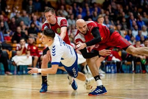 (vlr) Lukasz Gierak 10 (TuS N-Luebbecke), Philip Jungemann 21 (Dessau-Rosslauer HV 06), Marko Bagaric 13 (TuS N-Luebbecke) waehrend der DKB Handball 2. Bundesliga Begegnung zwischen Dessau-Rosslauer HV 06 und TuS N-Luebbecke in der Anhalt Arena am 11. November, 2018 in Bauhausstadt Dessau, Sachsen Anhalt (Saxony Anhalt), Deutschland (Germany) (Eibner Hartmut Boesener) HB-2BL Dessau-Rosslauer HV 06 - TuS N-Luebbecke Dessau Copyright: xEIBNER HartmutxBoesenerx EP_HBR