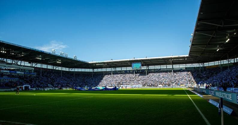 Fußball, Stadiongeschichte 1. FC Magdeburg 11.11.2018, Fussball, GER, Saison 2018 2019, 2. Bundesliga, 13. Spieltag, 1. FC Magdeburg - SSV Jahn Regensburg Die MDCC-Arena von Innen vor dem Spiel DFL REGULATIONS PROHIBIT ANY USE OF PHOTOGRAPHS AS IMAGE SEQUENCES AND OR QUASI-VIDEO.