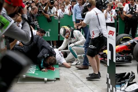 Motorsports: FIA Formula One World Championship WM Weltmeisterschaft 2018, Grand Prix of Brazil World Championship;2018;Grand Prix;Brazil , 44 Lewis Hamilton (GBR, Mercedes AMG Petronas F1 Team), Barriers collapse as Lewis Hamilton, Mercedes AMG F1 celebrates with his mechanics in Parc Ferme Sao Paulo Brazil