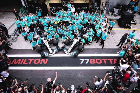 Grande Prêmio do Brasil de Fórmula 1 2018 SÃO PAULO, SP - 11.11.2018: GRANDE PRÊMIO DO BRASIL DE FÓRMULA 1 2018 - Lewis HAMILTON, GBR, Mercedes-AMG-Petronas Formula One Team celebrates with the team the achievement of the Formula 1 constructors& championshinship, during the 2018 Formula 1 Brazil Grand Prix held at the Autodrde Interlagos in São Paulo, lo, SP. (Photo: Victor Eleutério Fotoarena) x1639091x  VictorxEleutério