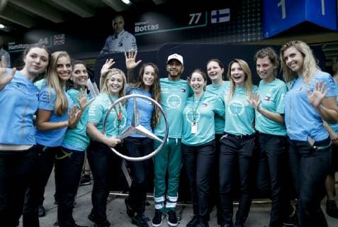 Motorsports: FIA Formula One World Championship WM Weltmeisterschaft 2018, Grand Prix of Brazil World Championship;2018;Grand Prix;Brazil , Mercedes AMG F1 and Mercedes-AMG F1 celebrate winning the Constructors Championship 44 Lewis Hamilton (GBR, Mercedes AMG Petronas F1 Team), Sao Paulo Brazil