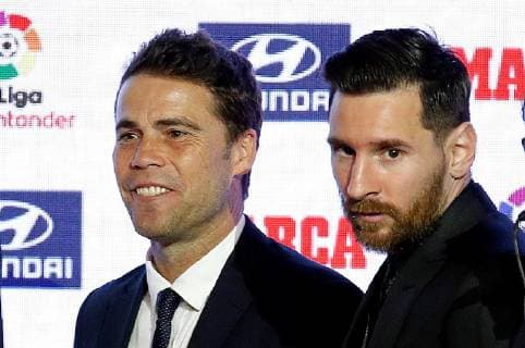 FC Barcelona Barca s forward Leo Messi (R) and RCD Espanyol s head coach Joan Francesc Ferrer Rubi pose for the photographers after been awarded during the awarding ceremony of MARCA newspaper held in Barcelona, Catalonia, Spain, 12 November 2018. Awarding ceremony of MARCA sport newspaper !ACHTUNG: NUR REDAKTIONELLE NUTZUNG!  Copyright: xAlejandroxGarciax GRAF7196 20181112-636776337337817947