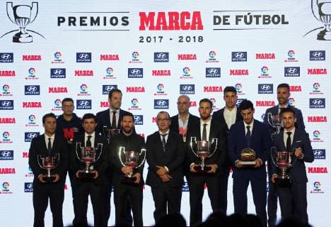 November 12, 2018 - Barcelona, Catalonia, Spain - Director of sports journal Marca, Juan Ignacio Gallardo (C) is flanked by Barcelona s Argentinian forward Lionel Messi (CL) and Atletico Madrid s Slovenian goalkeeper Jan Oblak (CR) as they pose for a family photo with the rest of award-winners during the presentation of the Football Marca Awards in Barcelona on November 12, 2018. Leo Messi Receives The Trophy For The Best Player 2017-18  - ZUMAn230 20181112_zaa_n230_254 Copyright: xJoanxVallsx