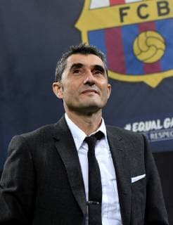 Ernesto Valverde coach of Barcelona looks on ahead the Uefa Champions League 2018 2019 Group B football match between Internazionale and Barcelona in San Siro stadium, Milano, November, 06, 2018 Foto Andrea Staccioli Insidefoto andreaxstaccioli