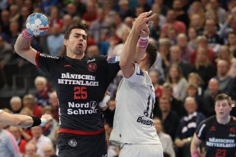 SG Flensburg-Handewitt vs Paris Saint-Germain HB, Handball, EHF Champions League Gruppenphase, 14.11.18 Rasmus Lauge Schmidt (SG Flensburg-Handewitt, 25) gegen Benoit Kounkoud (Paris Saint-Germain HB, 11)