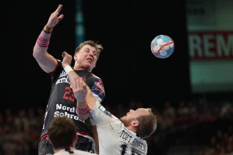 Goeran Soegard Johannessen (SG Flensburg-Handewitt, 23) gegen Henrik Toft Hansen (Paris Saint-Germain HB, 15) Flensburg Schleswig-Holstein Deutschland Flens-Arena Copyright: xAgentur54Gradx xSpeedphotosx