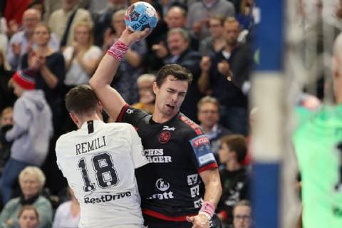 Rasmus Lauge Schmidt (SG Flensburg-Handewitt, 25) gegen Nedim Remili (Paris Saint-Germain HB, 18) Flensburg Schleswig-Holstein Deutschland Flens-Arena Copyright: xAgentur54Gradx xSpeedphotosx