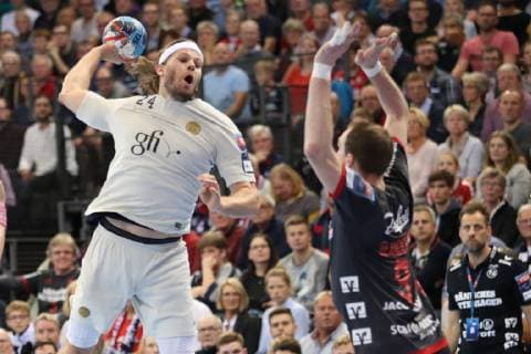 Mikkel Hansen (Paris Saint-Germain HB, 24) gegen Holger Glandorf (SG Flensburg-Handewitt, 09) Flensburg Schleswig-Holstein Deutschland Flens-Arena Copyright: xAgentur54Gradx xSpeedphotosx