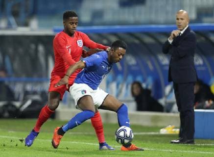 Fußball, U21 Länderspiel, Italien - England November 15, 2018 - Ferrara, Italy - Italy U21 U 21 v England U21 : International Friendly Länderspiel match.Ryan Sessegnon of England and Claud Adjapong of Italy at Paolo Mazza Stadium in Ferrara, Italy on November 15, 2018. Italy U21 v England U21 - International Friendly  - ZUMAn230 20181115_zaa_n230_349 Copyright: xMatteoxCiambellix
