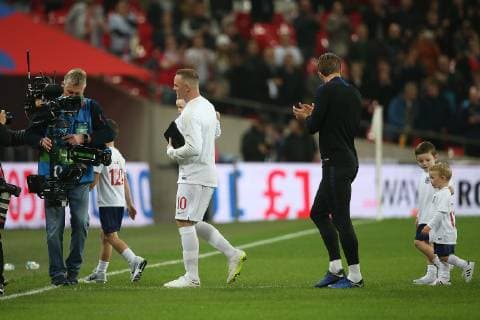 England v USA International Friendly L?nderspiel Wayne Rooney of England is presented with an award before the International Friendly match at Wembley Stadium, London Content Not Available For UK Newspapers Copyright: xPaulxChestertonx FIL-12555-0020
