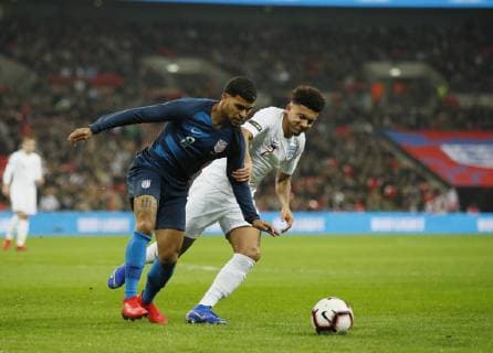 DeAndre Yedlin of USA challenged by Jadon Sancho of England during the Friendly international match Länderspiel at Wembley Stadium, London. Picture date: 15th November 2018. Picture credit should read: David Klein Sportimage EDITORIAL USE ONLY. No use with unauthorised audio, video, data, fixture lists, club league logos or live services. Online in-match use limited to 120 images, no video emulation. No use in betting, games or single club league player publications. _1DK0374.JPG