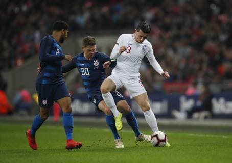 Ben Chilwell of England tackled by Will Trapp of USA during the Friendly international match Länderspiel at Wembley Stadium, London. Picture date: 15th November 2018. Picture credit should read: David Klein Sportimage EDITORIAL USE ONLY. No use with unauthorised audio, video, data, fixture lists, club league logos or live services. Online in-match use limited to 120 images, no video emulation. No use in betting, games or single club league player publications. _K2I5371.JPG