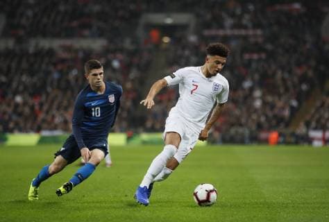 Jadon Sancho of England chased by Christian Pulisic of USA during the Friendly international match Länderspiel at Wembley Stadium, London. Picture date: 15th November 2018. Picture credit should read: David Klein Sportimage EDITORIAL USE ONLY. No use with unauthorised audio, video, data, fixture lists, club league logos or live services. Online in-match use limited to 120 images, no video emulation. No use in betting, games or single club league player publications. _1DK0512.JPG