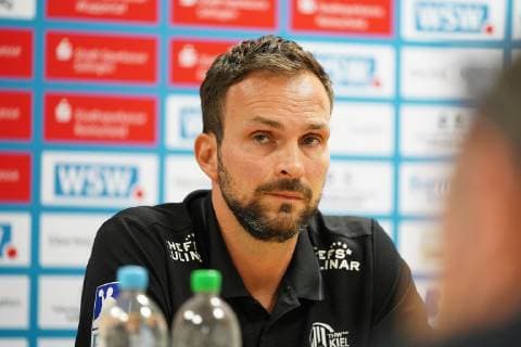 GER, 1. HBL. Herren, BHC vs. THW Kiel 15.11.2018, ISS Dome, Duesseldorf, GER, 1. HBL. Herren, BHC vs. THW Kiel, im Bild picture shows: Pressekonferenz (PK) nach dem Spiel, sportlicher Leiter Viktor Szilagyi (THW Kiel), ehemals Spieler beim BHC, *** GER 1 HBL Men BHC vs. THW Kiel 15 11 2018 ISS Dome Duesseldorf GER 1 HBL Men BHC vs. THW Kiel in picture picture shows Press conference PK after the game Sports director Viktor Szilagyi THW Kiel former player at BHC nordphotox xMeuter nph00351