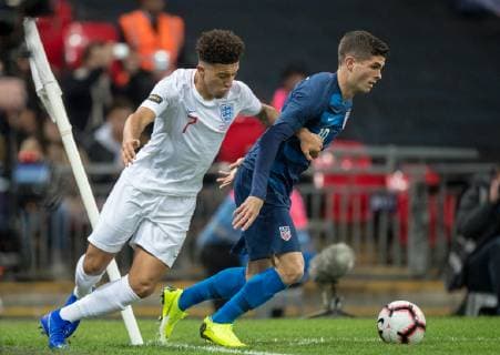 Jadon Sancho (Borussia Dortmund) of England turns Christian Pulisic (Borussia Dortmund) of United States during the International Friendly L?nderspiel match between England and USA at Wembley Stadium, London, England on 15 November 2018. Copyright: xAndyxRowlandx PMI-2405-0018