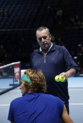 16th November 2018, O2 Arena, London, England; Nitto ATP Tennis Herren Tennis Finals; Alexander Zverev (GER) chats with coach Ivan Lendl as he pratices ahead of his match with John Isner (USA)  ActionPlus12079995 HongboxChen