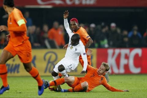 (L-R) Ngolo Kante of France, Ryan Babel of Holland, Frenkie de Jong of Holland during the UEFA Nations League A group 1 qualifying match between The Netherlands and France at stadium De Kuip on November 16, 2018 in Rotterdam, The Netherlands UEFA Nations League A group 1 2018 2019 xVIxVIxImagesx xMauricexvanxSteenxIVx 12797054