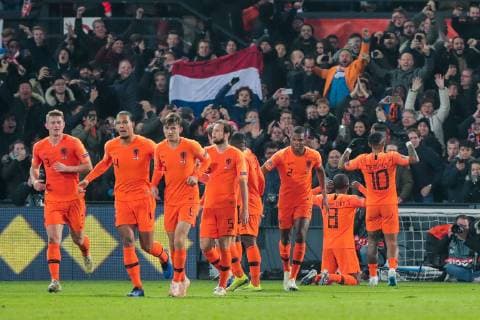 ROTTERDAM, Stadium de Kuip, 16-11-20-18, football, season 2018 2019, Netherlands player Georginio Wijnaldum and Netherlands player Memphis Depay celebrate the goal for the 1-0 together during the Nations League game Netherlands - France Netherlands - France  x2625542x