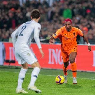 ROTTERDAM, Stadium de Kuip, 16-11-20-18, football, season 2018 2019, Netherlands player Ryan Babel (r) and France player Benjamin Pavard (l) during the Nations League game Netherlands - France Netherlands - France  x2625710x