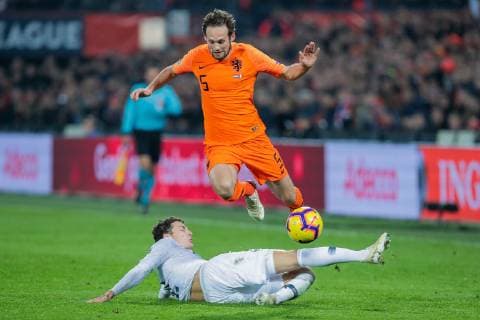 ROTTERDAM, Stadium de Kuip, 16-11-20-18, football, season 2018 2019, Netherlands player Daley Blind (r) and France player Benjamin Pavard (l) during the Nations League game Netherlands - France Netherlands - France  x2625752x