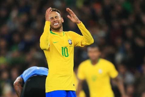 Neymar of Brazil reacts in frustration after missing a chance during the International Friendly Länderspiel match at the Emirates Stadium, London. Picture date: 16th November 2018. Picture credit should read: Matt McNulty Sportimage EDITORIAL USE ONLY. No use with unauthorised audio, video, data, fixture lists, club league logos or live services. Online in-match use limited to 120 images, no video emulation. No use in betting, games or single club league player publications. B69P1356.JPG