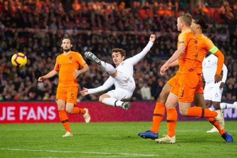 Sport Bilder des Tages Daley Blind of Holland, Antoine Griezmann of France, Matthijs de Ligt of Holland, Virgil van Dijk of Holland during the UEFA Nations League A group 1 qualifying match between The Netherlands and France at stadium De Kuip on November 16, 2018 in Rotterdam, The Netherlands UEFA Nations League A group 1 2018 2019 xVIxVIxImagesx xTomxBodexMultimediaxIVx 12797740
