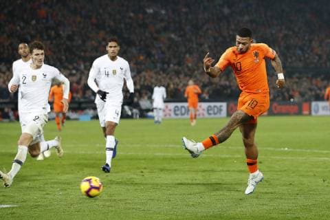 (L-R) Benjamin Pavard of France, Raphael Varane of France, Memphis Depay of Holland during the UEFA Nations League A group 1 qualifying match between The Netherlands and France at stadium De Kuip on November 16, 2018 in Rotterdam, The Netherlands UEFA Nations League A group 1 2018 2019 xVIxVIxImagesx xMauricexvanxSteenxIVx 12797818