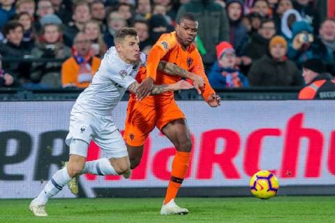 ROTTERDAM, Stadium de Kuip, 16-11-20-18, football, season 2018 2019, France player Lucas Digne (l) and Netherlands player Denzel Dumfries (r) during the Nations League game Netherlands - France Netherlands - France  x2625838x