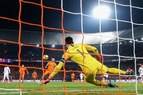 ROTTERDAM, Stadium de Kuip, 16-11-20-18, football, season 2018 2019, Netherlands player Memphis Depay scores the 2-0 during the Nations League game Netherlands - France Netherlands - France  x2625839x