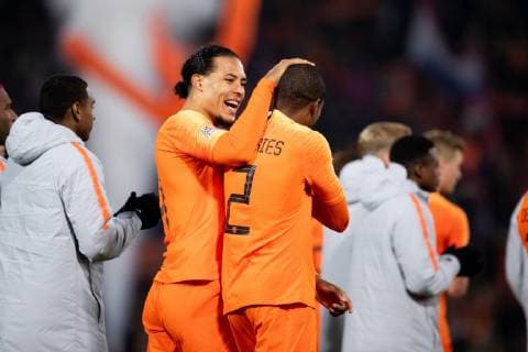 Fußball, Nations League, Niederlande - Frankreich Virgil van Dijk of Holland, Denzel Dumfries of Holland during the UEFA Nations League A group 1 qualifying match between The Netherlands and France at stadium De Kuip on November 16, 2018 in Rotterdam, The Netherlands UEFA Nations League A group 1 2018 2019 xVIxVIxImagesx xTomxBodexMultimediaxIVx 12798105