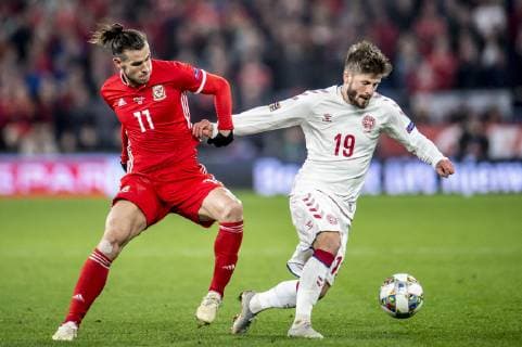 Fußball, Nations League, Wales - Dänemark Wales Gareth Bale (11) og Danmarks Lasse Schoene (19) under Nations League fodboldkampen mellem Wales og Danmark paa Cardiff City Stadium i Cardiff, fredag den 16. november 2018. Danmark vinder kampen 1-2.. , Copenhagen Denmark  Copyright: RitzauxScanpix MadsxClausxRasmussenx Cop101 spdk20181116-232238-L