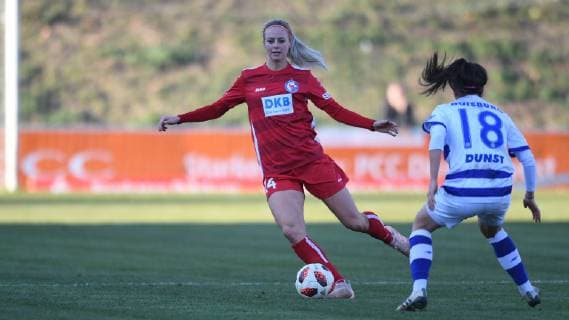 Amanda Ilestedt (Potsdam, 14) mit Ball, Fussball, DFB Pokal der Frauen Achtelfinale,MSV Duisburg - 1.FFC Turbine Potsdam, DFB REGULATIONS PROHIBIT ANY USE OF PHOTOGRAPHS AS IMAGE SEQUENCES AND OR QUASI-VIDEO.