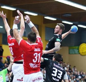 Torwurf von Nils Holger Kretschmer (Elbflorenz) TV Huettenberg vs HC Elbflorenz, Handball, 2. Bundesliga, 17.11.2018 TV Huettenberg vs HC Elbflorenz, Handball, 2. Bundesliga, 17.11.2018 Huettenberg Copyright: xEIBNER RenexWeissx EP_RWS