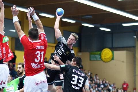 Torwurf von Nils Holger Kretschmer (Elbflorenz) TV Huettenberg vs HC Elbflorenz, Handball, 2. Bundesliga, 17.11.2018 TV Huettenberg vs HC Elbflorenz, Handball, 2. Bundesliga, 17.11.2018 Huettenberg Copyright: xEIBNER RenexWeissx EP_RWS