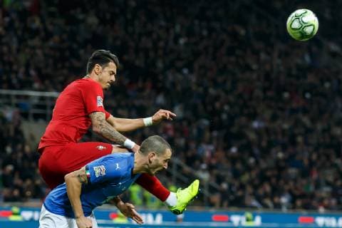 Fußball, Nations League, Italien - Portugal Italien, Mailand, 17.11.2018, UEFA Nations League, League A, Group 3, Italien - Portugal Jose Fonte (POR) und Leonardo Bonucci (ITA) im Zweikampf ( DeFodi048