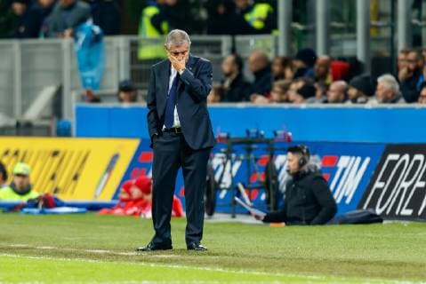 Fußball, Nations League, Italien - Portugal Italien, Mailand, 17.11.2018, UEFA Nations League, League A, Group 3, Italien - Portugal Trainer Fernando Santos (POR) schaut ( DeFodi048
