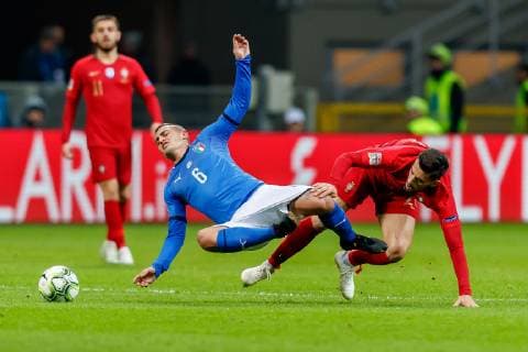 Fußball, Nations League, Italien - Portugal Italien, Mailand, 17.11.2018, UEFA Nations League, League A, Group 3, Italien - Portugal Marco Verratti (ITA) und Pizzi (POR) im Zweikampf ( DeFodi048